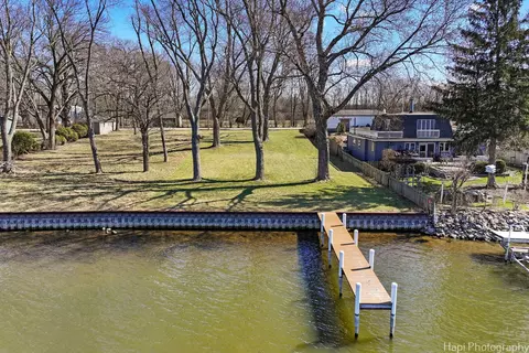 313 S Emerald Dr, Mchenry, IL 60050 photo 2