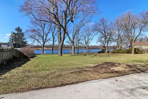 313 S Emerald Dr, Mchenry, IL 60050 photo 10