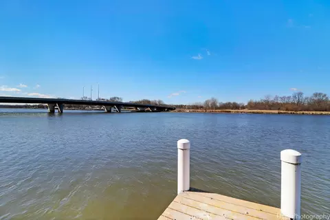 313 S Emerald Dr, Mchenry, IL 60050 photo 6