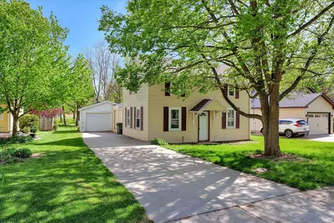 505 E State St, Mahomet, IL 61853