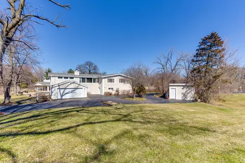 15463 W Oak Spring Rd, Libertyville, IL 60048
