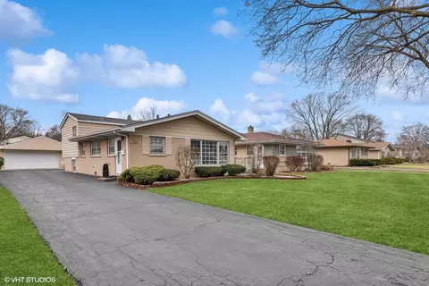 1244 S Chestnut Ave, Arlington Heights, IL 60005