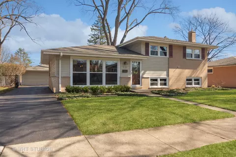 721 N Stratford Rd, Arlington Heights, IL 60004