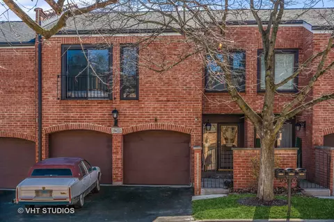 19 W225 Old Tavern Rd, Oak Brook, IL 60523