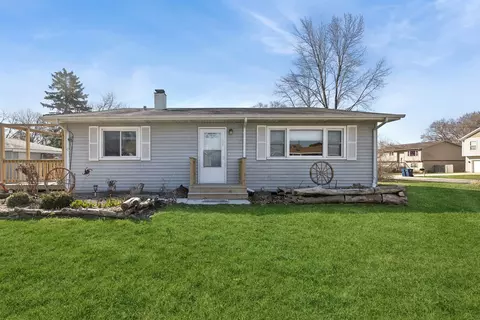 1403 Sunset Dr, Holiday Hills, IL 60051