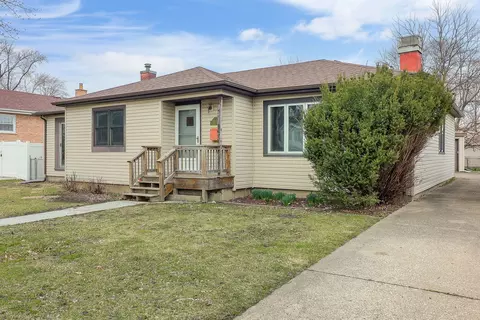 10117 S Tripp Ave, Oak Lawn, IL 60453