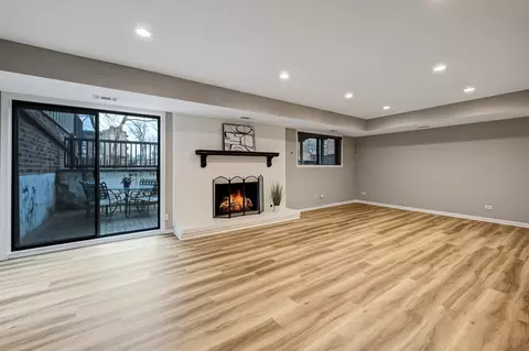 Living - 27 Windward Cir, Willowbrook, IL 60527 photo 3 of 3