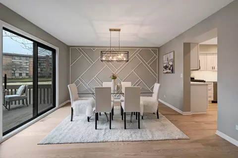 Dining - 27 Windward Cir, Willowbrook, IL 60527 photo 1 of 3