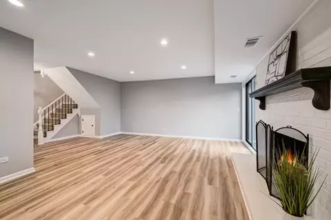Other - 27 Windward Cir, Willowbrook, IL 60527 photo 3 of 5