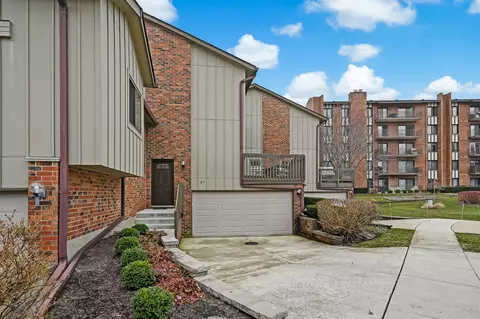 View/Area - 27 Windward Cir, Willowbrook, IL 60527 photo 1 of 6