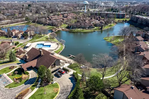 View/Area - 27 Windward Cir, Willowbrook, IL 60527 photo 6 of 6