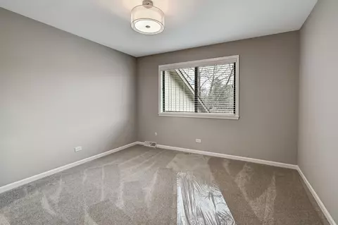 Bedroom - 27 Windward Cir, Willowbrook, IL 60527 photo 1 of 2