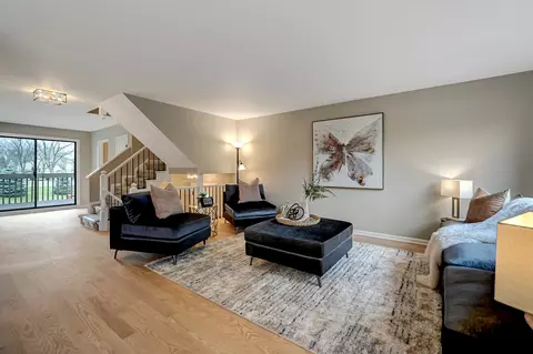 Living - 27 Windward Cir, Willowbrook, IL 60527 photo 2 of 3