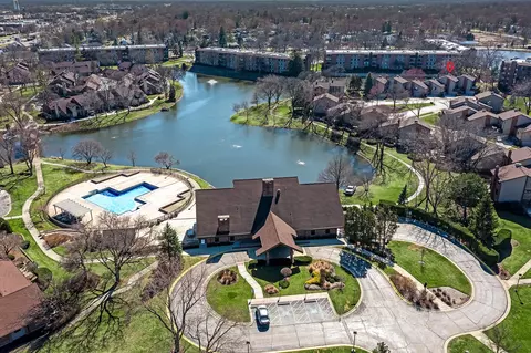 View/Area - 27 Windward Cir, Willowbrook, IL 60527 photo 5 of 6