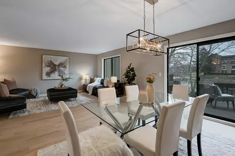 Dining - 27 Windward Cir, Willowbrook, IL 60527 photo 2 of 3