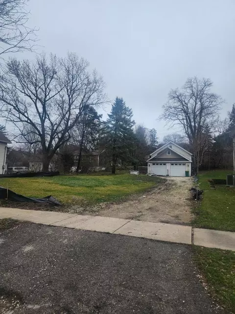 210 Cass St, Lemont, IL 60439