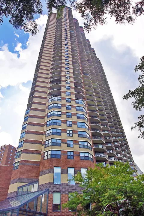 3660 N Lake Shore Dr #1006, Chicago, IL 60613