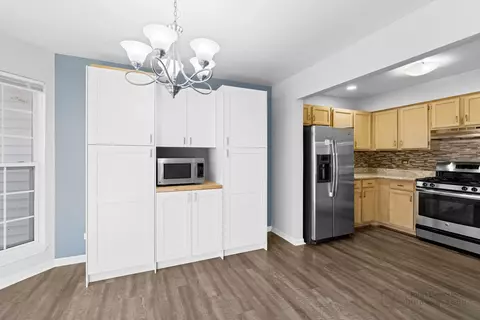 4661 Burnham Dr, Hoffman Estates, IL 60192 photo 9