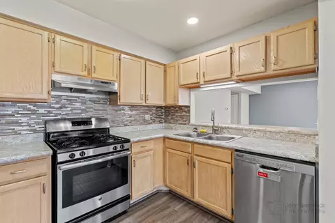4661 Burnham Dr, Hoffman Estates, IL 60192 photo 6