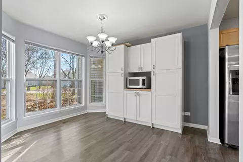 4661 Burnham Dr, Hoffman Estates, IL 60192 photo 10