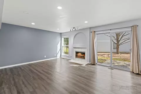 4661 Burnham Dr, Hoffman Estates, IL 60192 photo 4