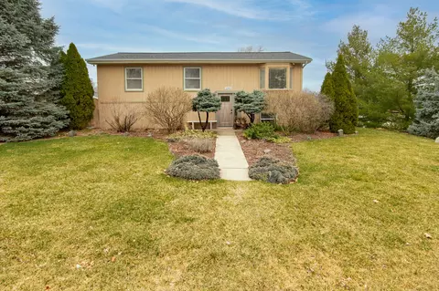 21960 W Park Dr, Lake Villa, IL 60046