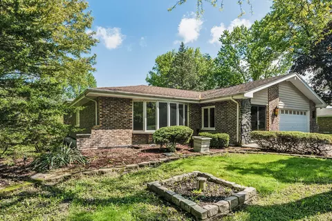 21802 Owens Rd, New Lenox, IL 60451