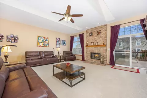 231 Springside Dr, Elgin, IL 60124 photo 10