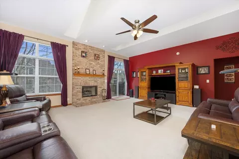 231 Springside Dr, Elgin, IL 60124 photo 9