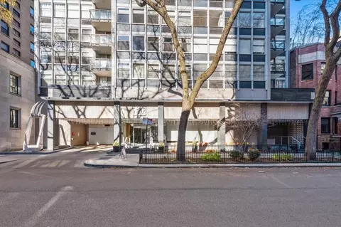 Exterior - 30 Elm St #3D, Chicago, IL 60611 photo 7 of 8