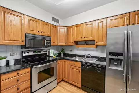 Kitchen - 30 Elm St #3D, Chicago, IL 60611 photo 4 of 5