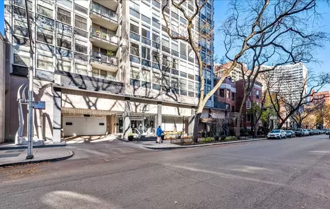 Exterior - 30 Elm St #3D, Chicago, IL 60611 photo 2 of 8