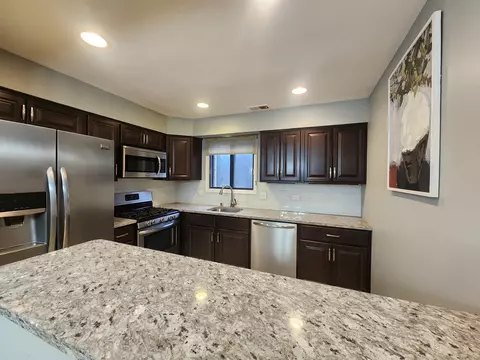 Kitchen - 1085 Creekside Ct #1B, Wheeling, IL 60090 photo 5 of 5