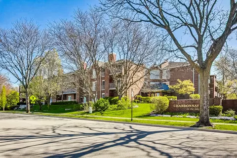 815 Leicester Rd #309A, Elk Grove Village, IL 60007