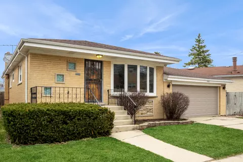 6745 N Sauganash Ave, Chicago, IL 60646