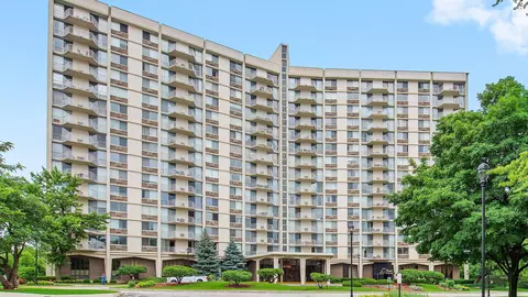 40 N Tower Rd N #10M, Oak Brook, IL 60523