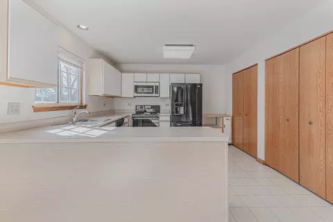 Kitchen - 6064 Par Ct, Gurnee, IL 60031 photo 1 of 2