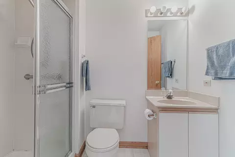 Bath - 6064 Par Ct, Gurnee, IL 60031 photo 2 of 2