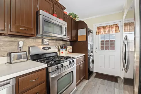 Kitchen - 712 S Wayne Pl, Wheeling, IL 60090 photo 2 of 3