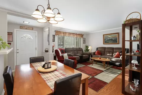 Living - 712 S Wayne Pl, Wheeling, IL 60090 photo 3 of 3