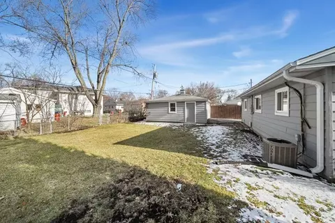 Exterior - 712 S Wayne Pl, Wheeling, IL 60090 photo 3 of 5