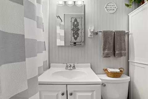Bath - 712 S Wayne Pl, Wheeling, IL 60090 photo 2 of 2