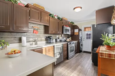 Kitchen - 712 S Wayne Pl, Wheeling, IL 60090 photo 1 of 3