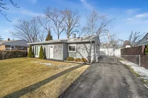 Exterior - 712 S Wayne Pl, Wheeling, IL 60090 photo 5 of 5