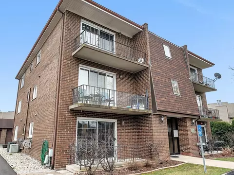 7029 167th St #1S, Tinley Park, IL 60477