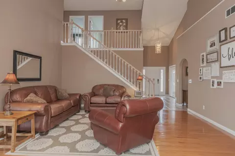 Living - 49 Pebblebrook Ct, Bloomington, IL 61705 photo 8 of 11