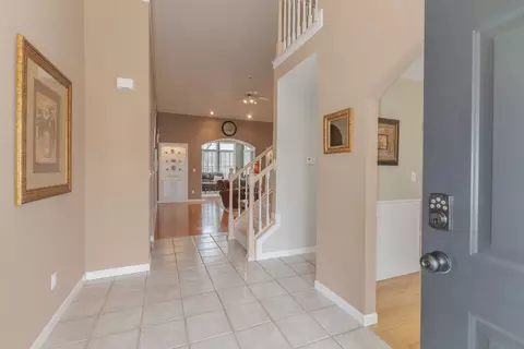 Entry Way - 49 Pebblebrook Ct, Bloomington, IL 61705 photo 3 of 5