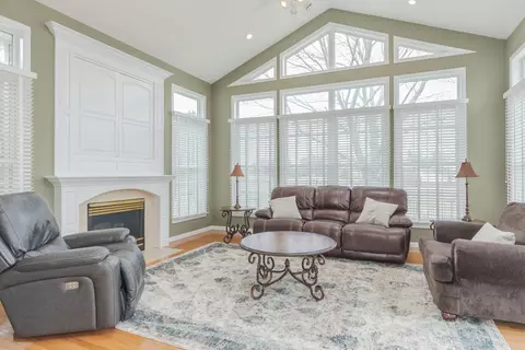 Living - 49 Pebblebrook Ct, Bloomington, IL 61705 photo 5 of 11