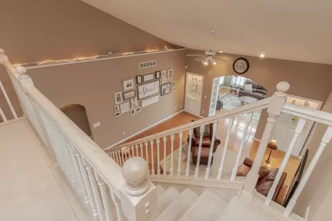 Entry Way - 49 Pebblebrook Ct, Bloomington, IL 61705 photo 4 of 5