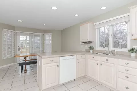 Kitchen - 49 Pebblebrook Ct, Bloomington, IL 61705 photo 3 of 4